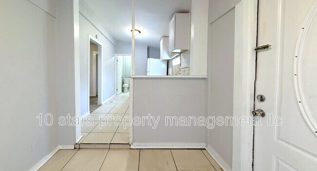 Foto del edificio - 706 E Lake Ave