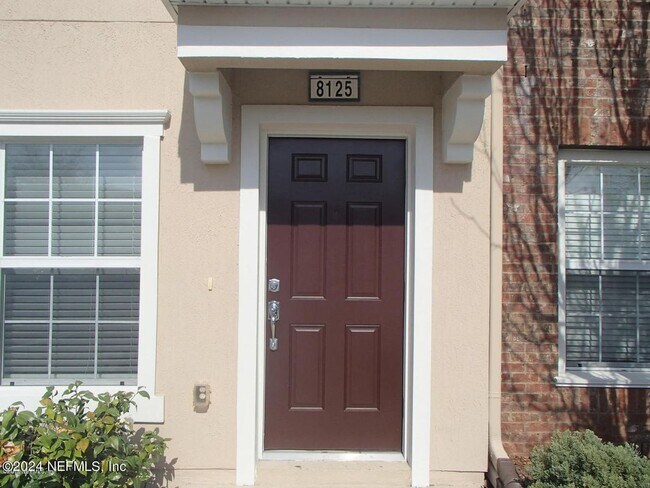 Foto del edificio - 8125 SUMMERGATE Court