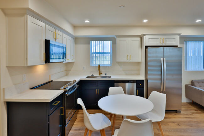 Foto del edificio - 1164 W 37th Pl