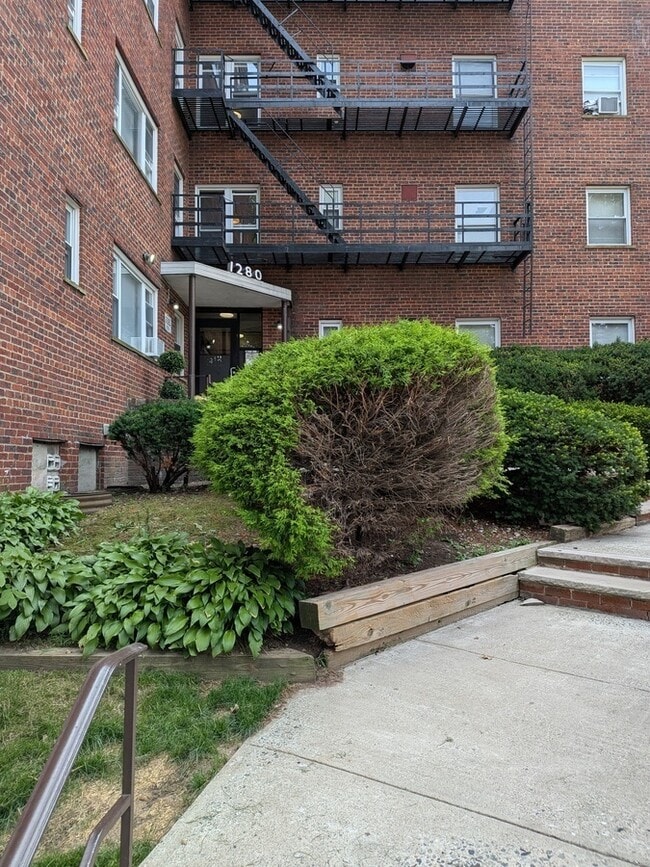 Building Photo - 1276 Clinton Ave