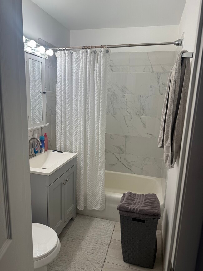 Foto del edificio - 1195 N Boxwood Dr
