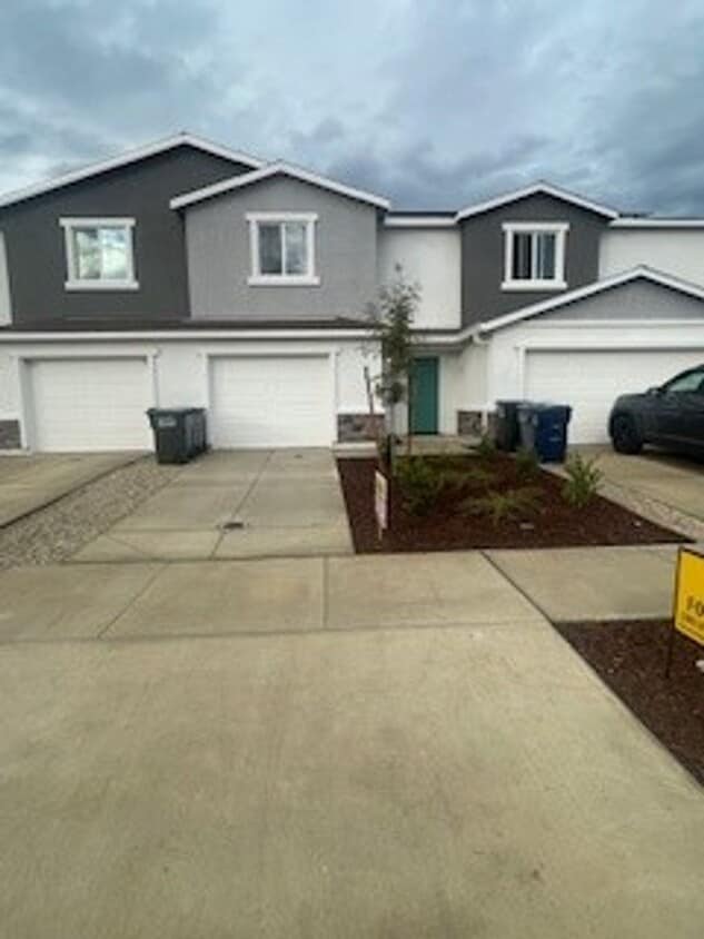 Primary Photo - Brand New Townhouse for Rent