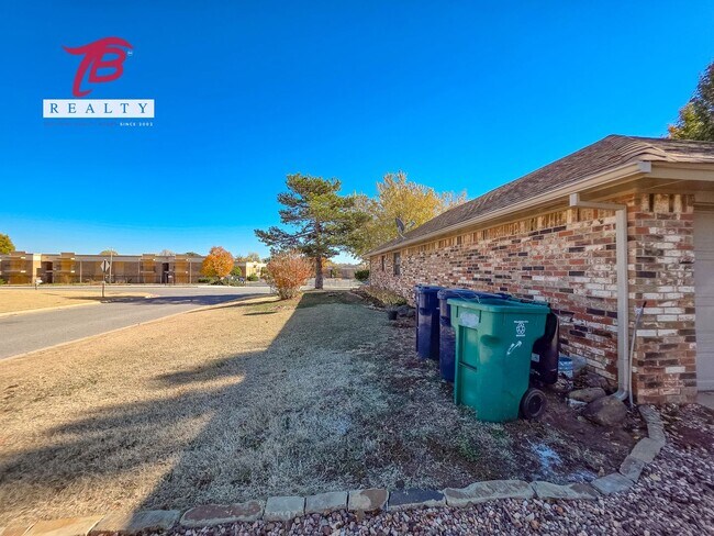 Foto del edificio - 6811 Lyrewood Ln