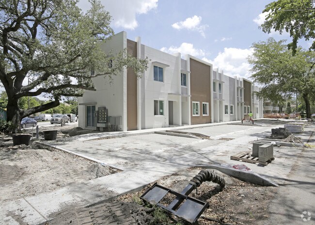 Foto del edificio - East of 5th Townhomes