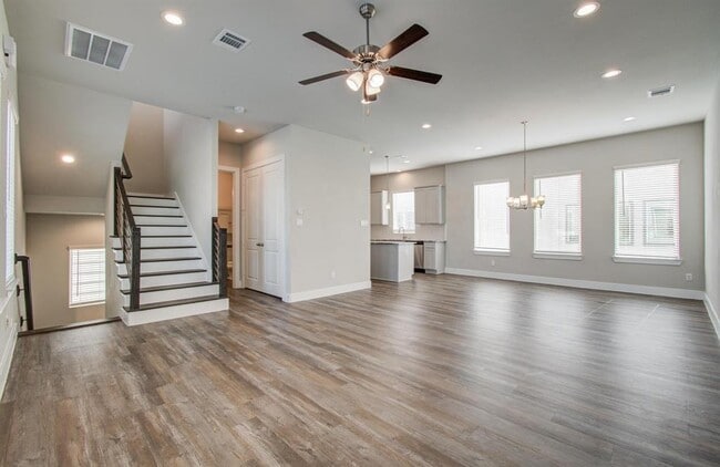 Building Photo - 1741 Cove Cres Ct