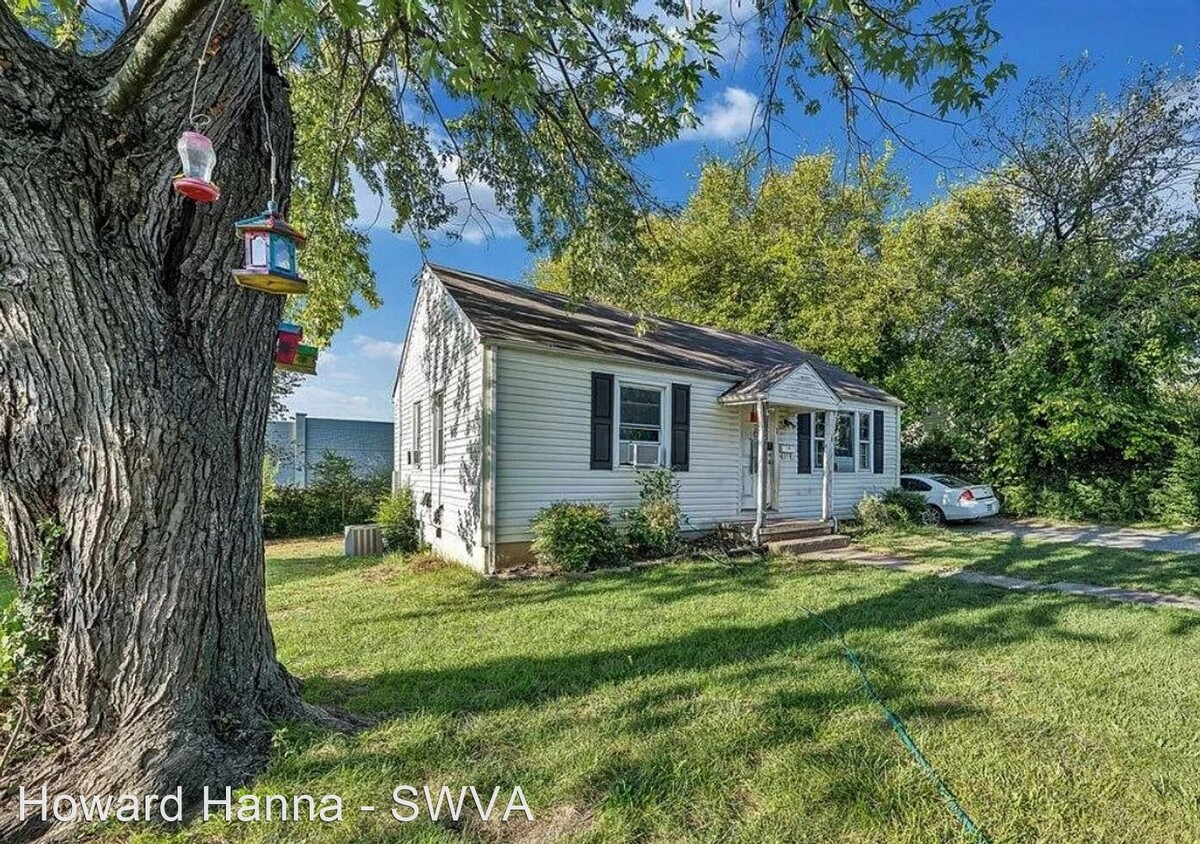 Primary Photo - 2 br, 1 bath House - 808 Queen Avenue, NW