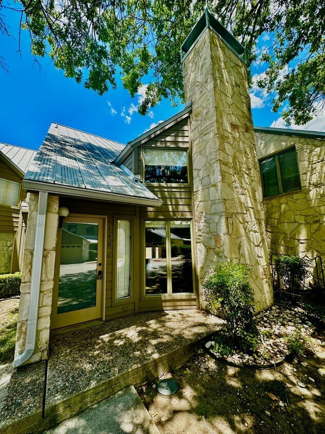Foto principal - 1 Bedroom Townhome at Quinlans Crossing