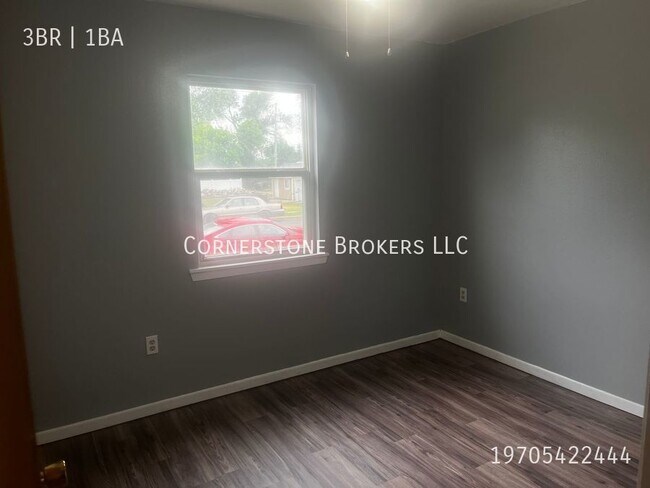 Building Photo - Newly renovated spacious ranch style apart...