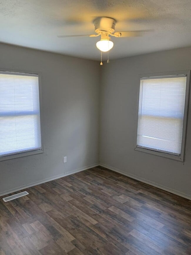 Building Photo - 405 E Rickenbacker Dr