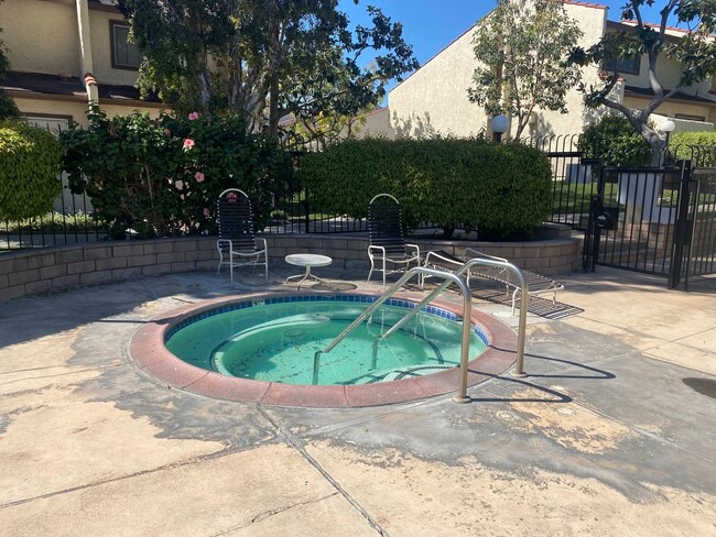 Nice Cozy Spa to Relax in - 1859 Delta Ave