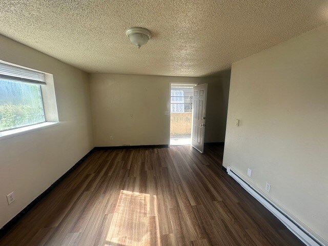 Building Photo - Duplex unit East Nampa near NNU and Downtown!