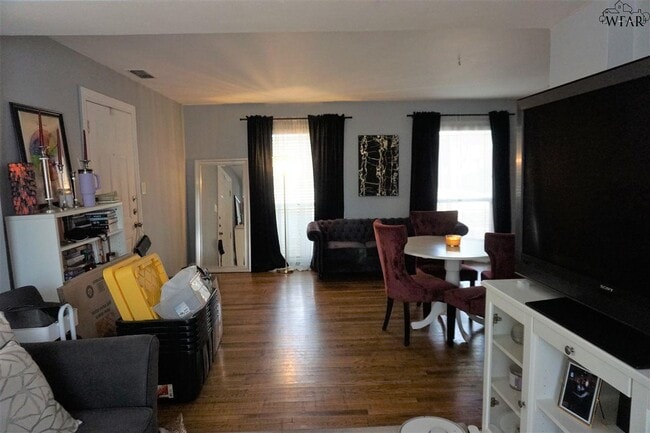 Building Photo - 1801 Rose St