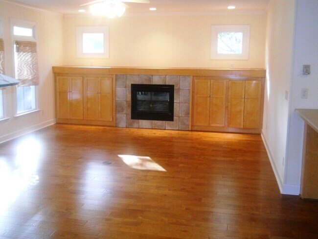 Building Photo - 4602 Ridgeview Cir