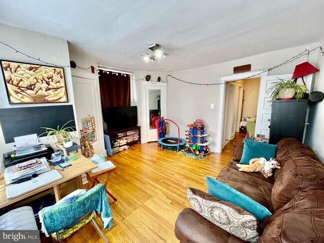 Building Photo - 3213 N 33rd St