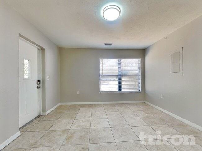 Building Photo - 14931 Pine Crest Rd