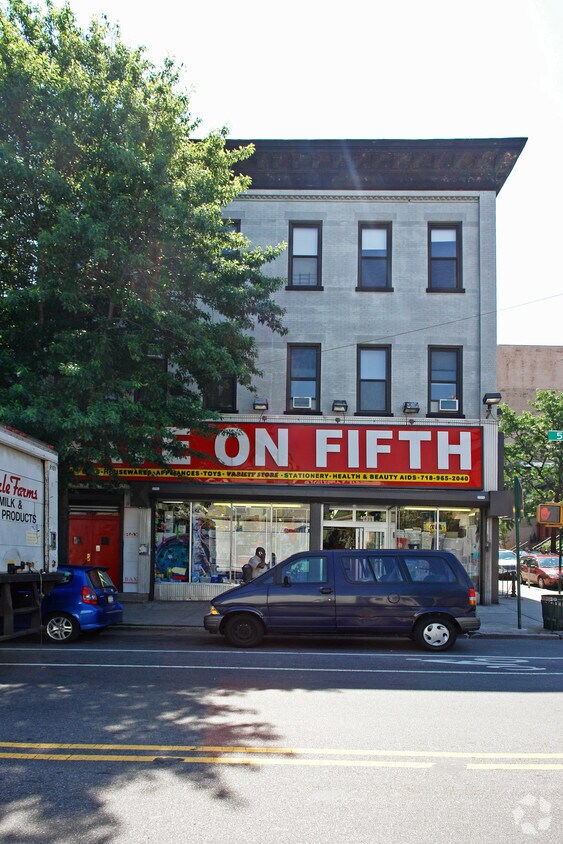 Building Photo - 419-421 5th Ave