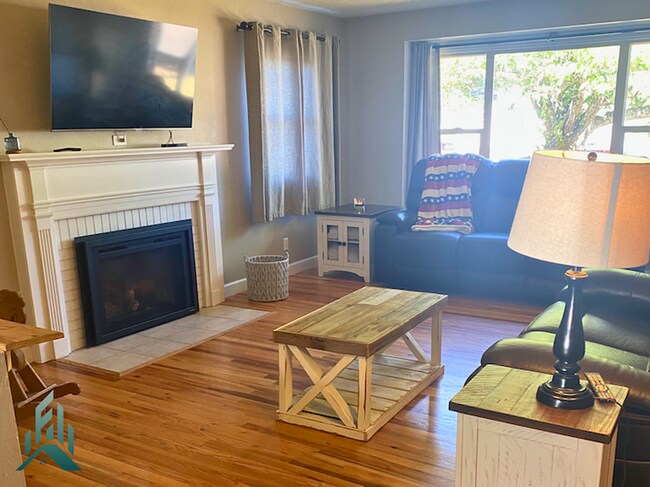 Foto del edificio - Spacious 3-Bedroom Home with Huge Shop, RV...