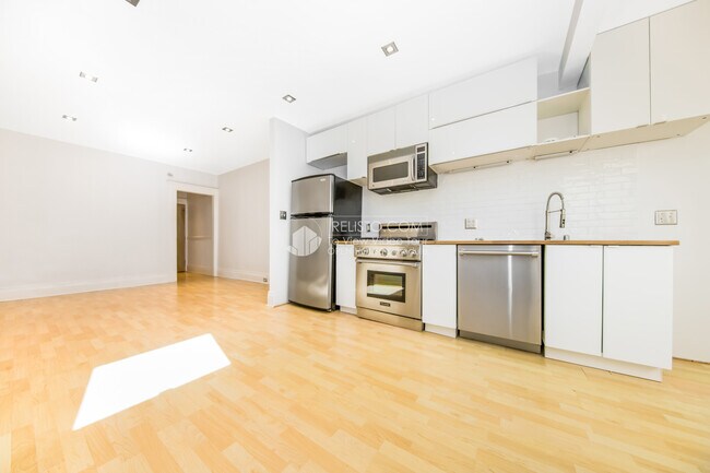 Building Photo - 997 14th St