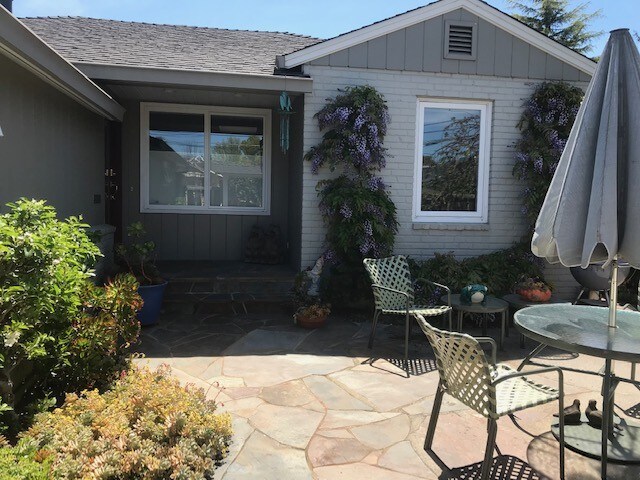 Patio - 320 E Bellevue Ave