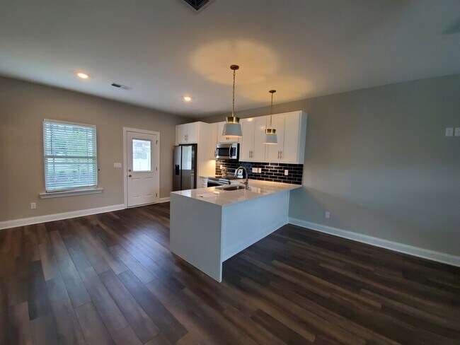 Nook Area - 555 Gresham Ln