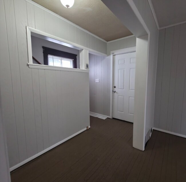 Foto del edificio - Single Family Home 3 beds 1 bath FOR RENT!