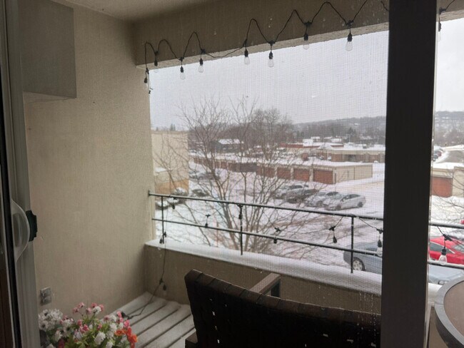 Foto del edificio - 1911 Viking Dr NW