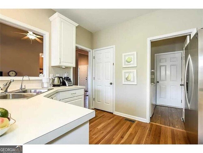 Foto del edificio - 2479 Sandstone Pl NE