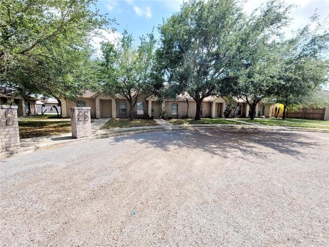 Building Photo - 9 Tahiti Dr