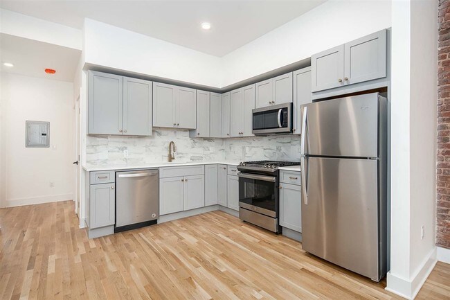 Foto del edificio - 347 Communipaw Ave