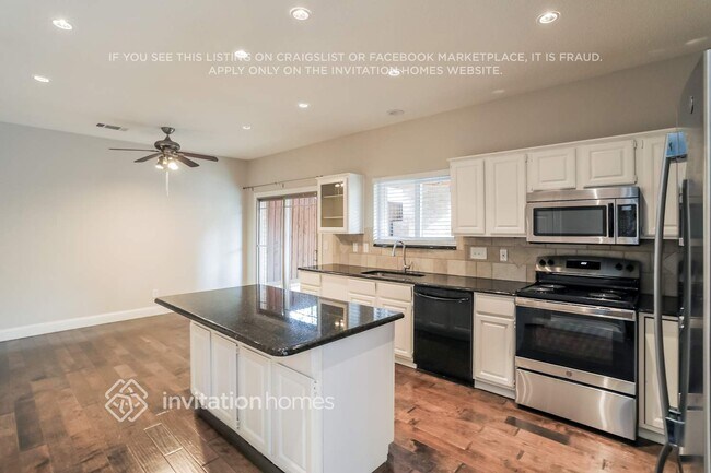 Building Photo - 18786 Vista Del Sol