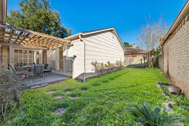 Foto del edificio - 4215 Willow Beach Dr
