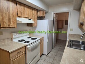 Building Photo - 405 NE 42 Pl