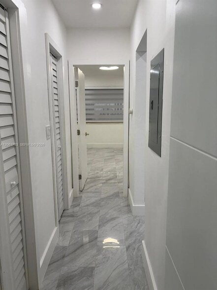 Foto del edificio - 6896 Abbott Ave