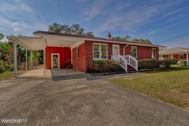 Primary Photo - 3 br, 1 bath House - 407 Pine Hils Drive