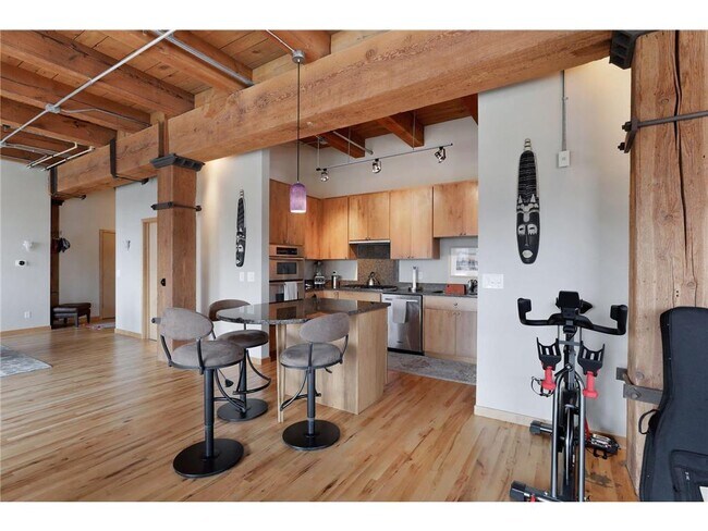 Building Photo - 607 S Washington Ave