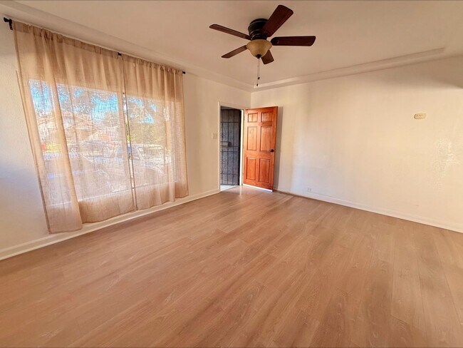 Foto del edificio - 3659 6th Ave