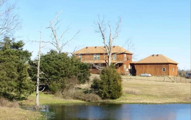 Foto del edificio - 30 Caudill Rd