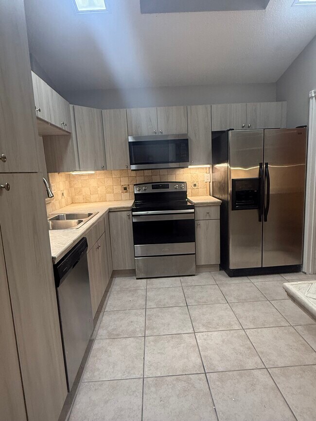 Building Photo - 12781 SW 146th Ln