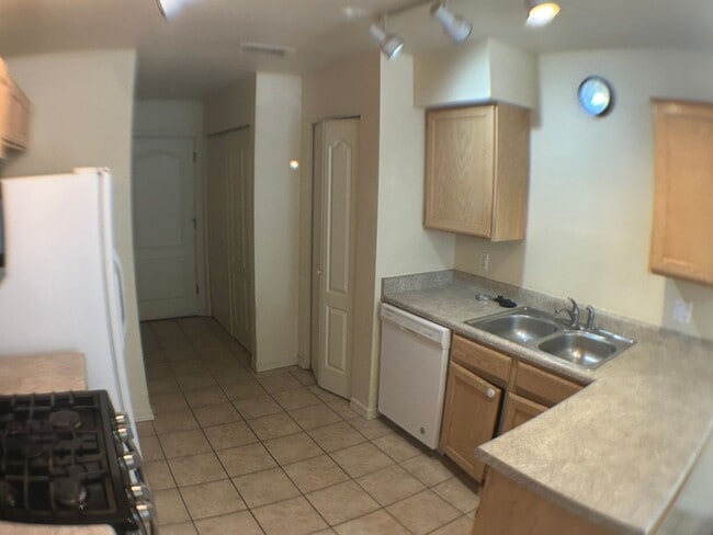 Foto del edificio - Nice 3 bedroom  with 2 car garage