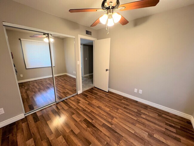 Building Photo - 4836 W Mercer Lane