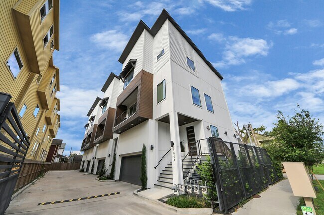 Foto del edificio - 1044 W 17th St