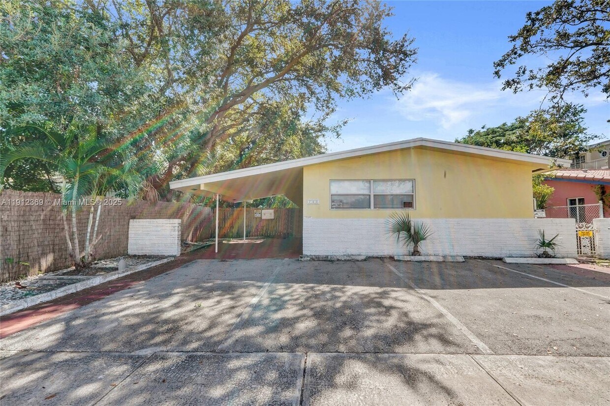 Foto principal - 720 SE 15th St