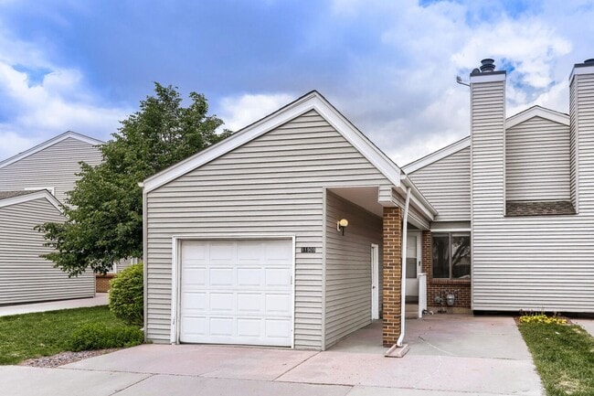 Foto del edificio - Updated 2 Bedroom Townhouse in Thornton