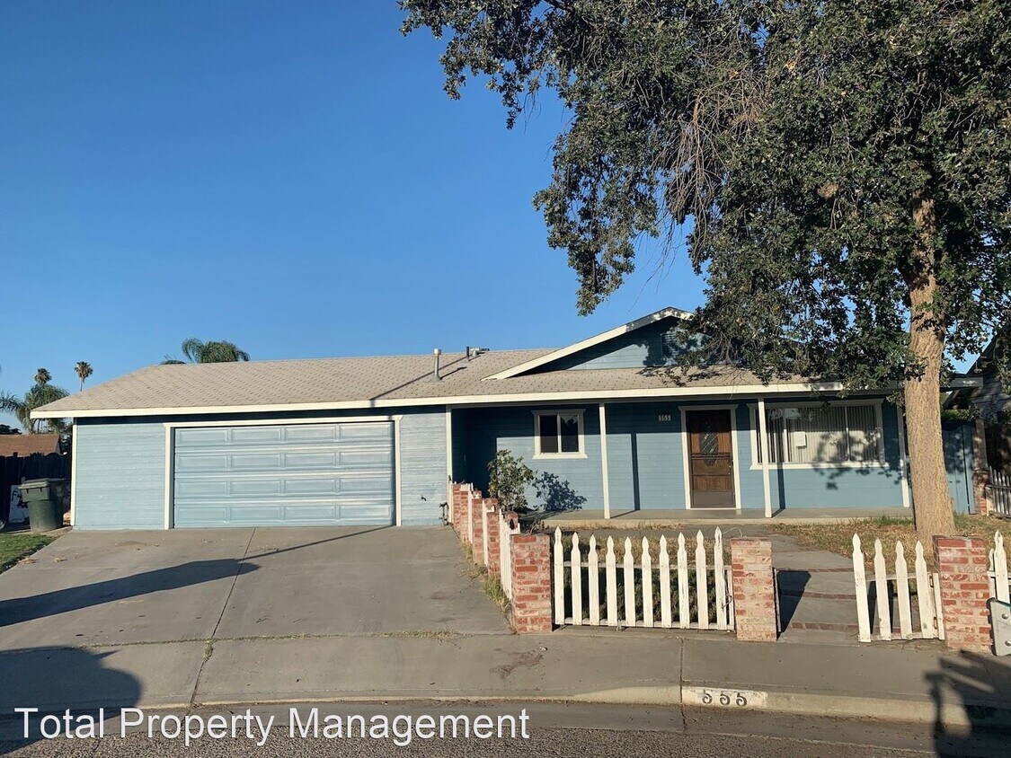 Primary Photo - 3 br, 2 bath House - 555 North Ct.