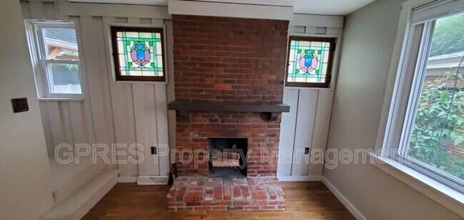 Foto del edificio - Gorgeous Mt Lebanon Craftsman Home