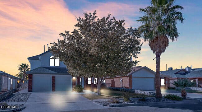 Building Photo - 1049 Desierto Luna St