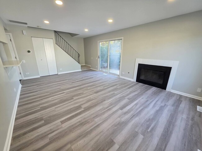 Building Photo - 454 Paul Revere Ct