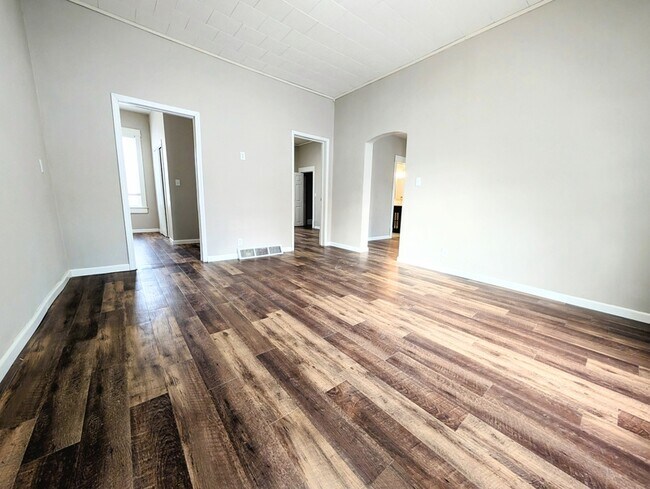 Foto del edificio - 328 N G St