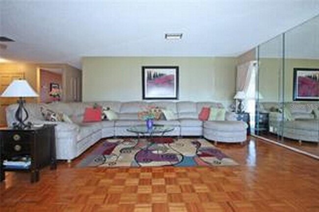 Foto del edificio - 221 Cedarwood Cir