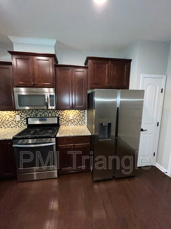 Building Photo - 404 Chanson Dr